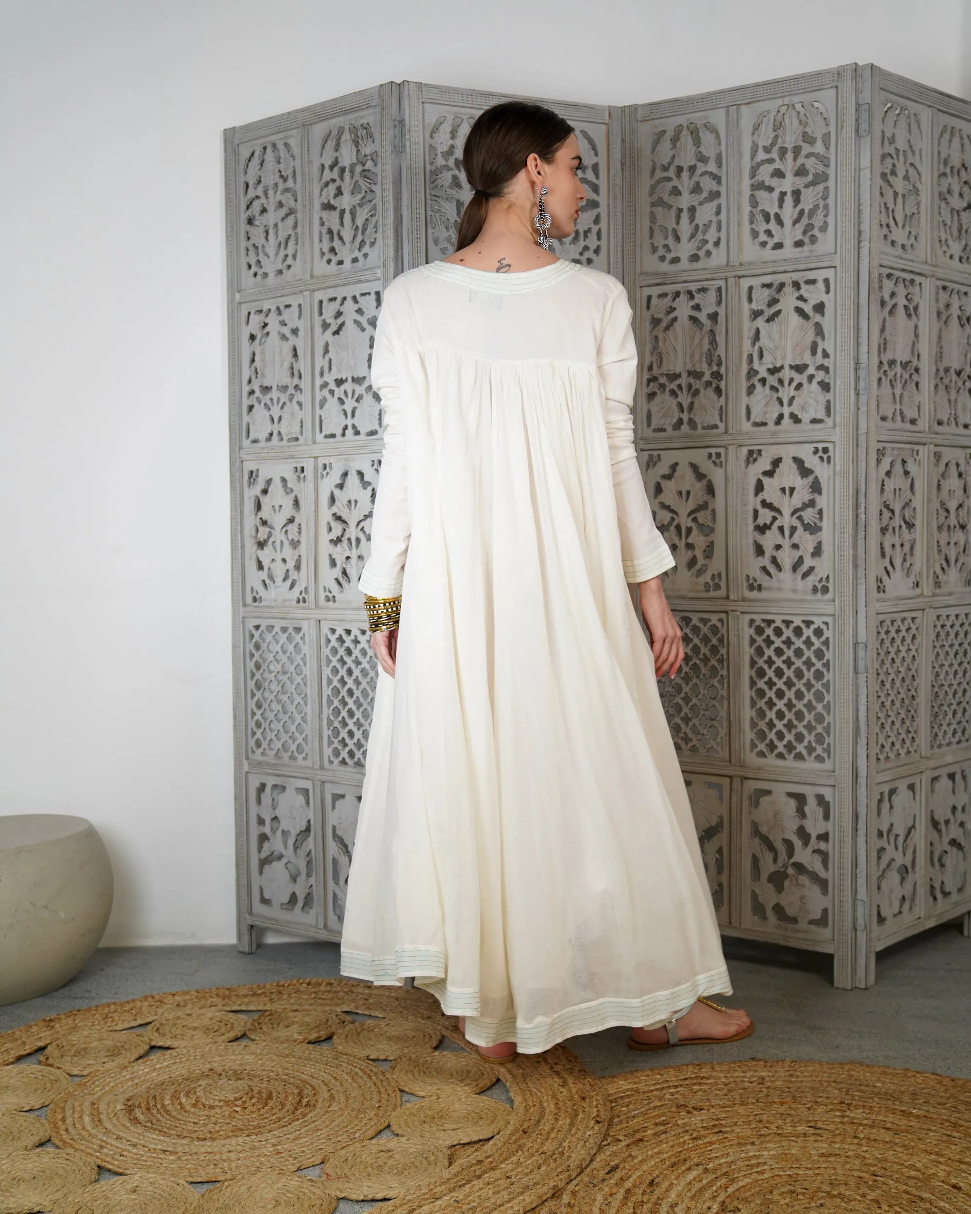 Embroidered V-Shape collar design with buttons, Klosh design with long sleeves cotton kaftan 2615 - قفطان