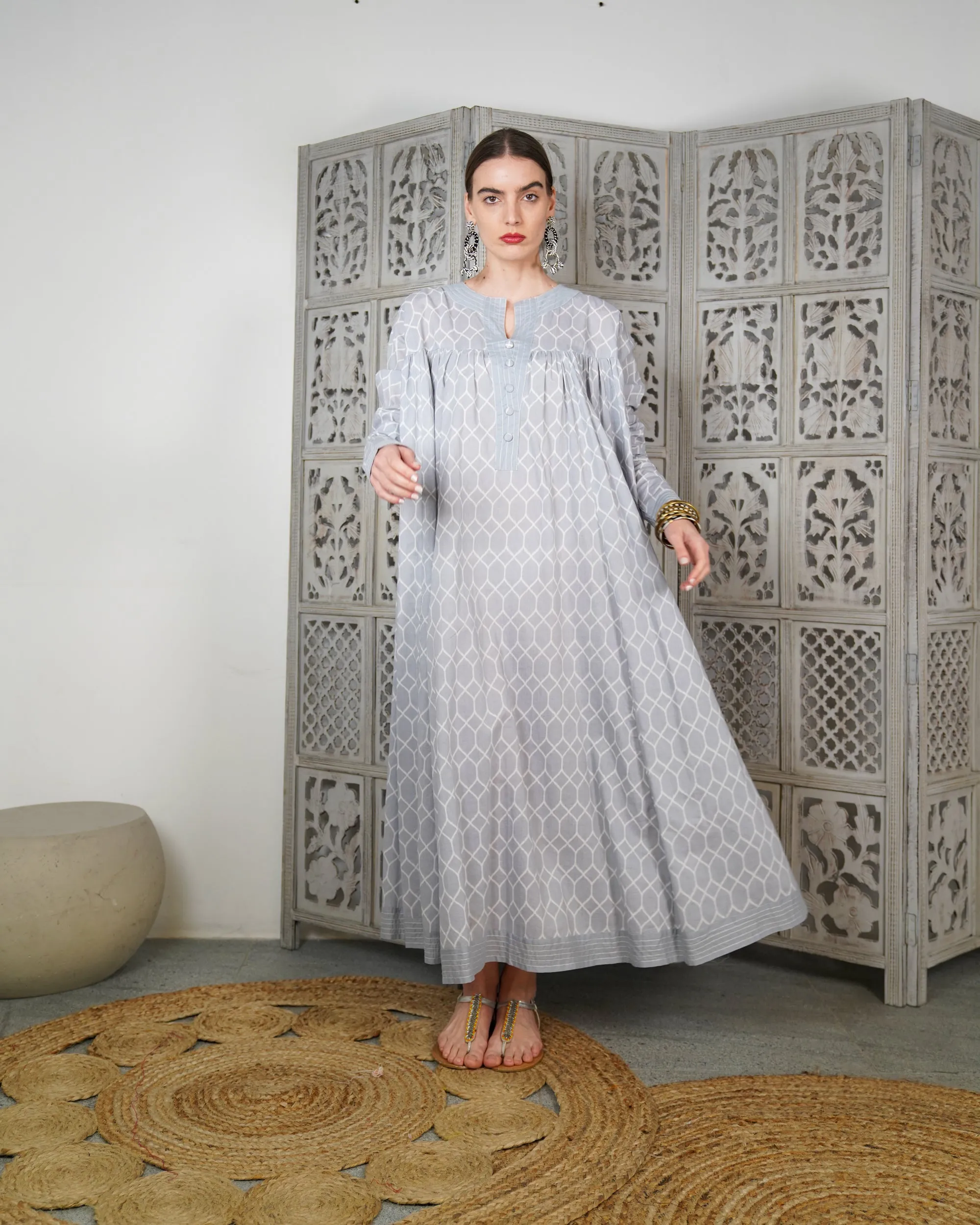 Embroidered V-Shape collar design with buttons, Klosh design with long sleeves cotton kaftan 2615 - قفطان