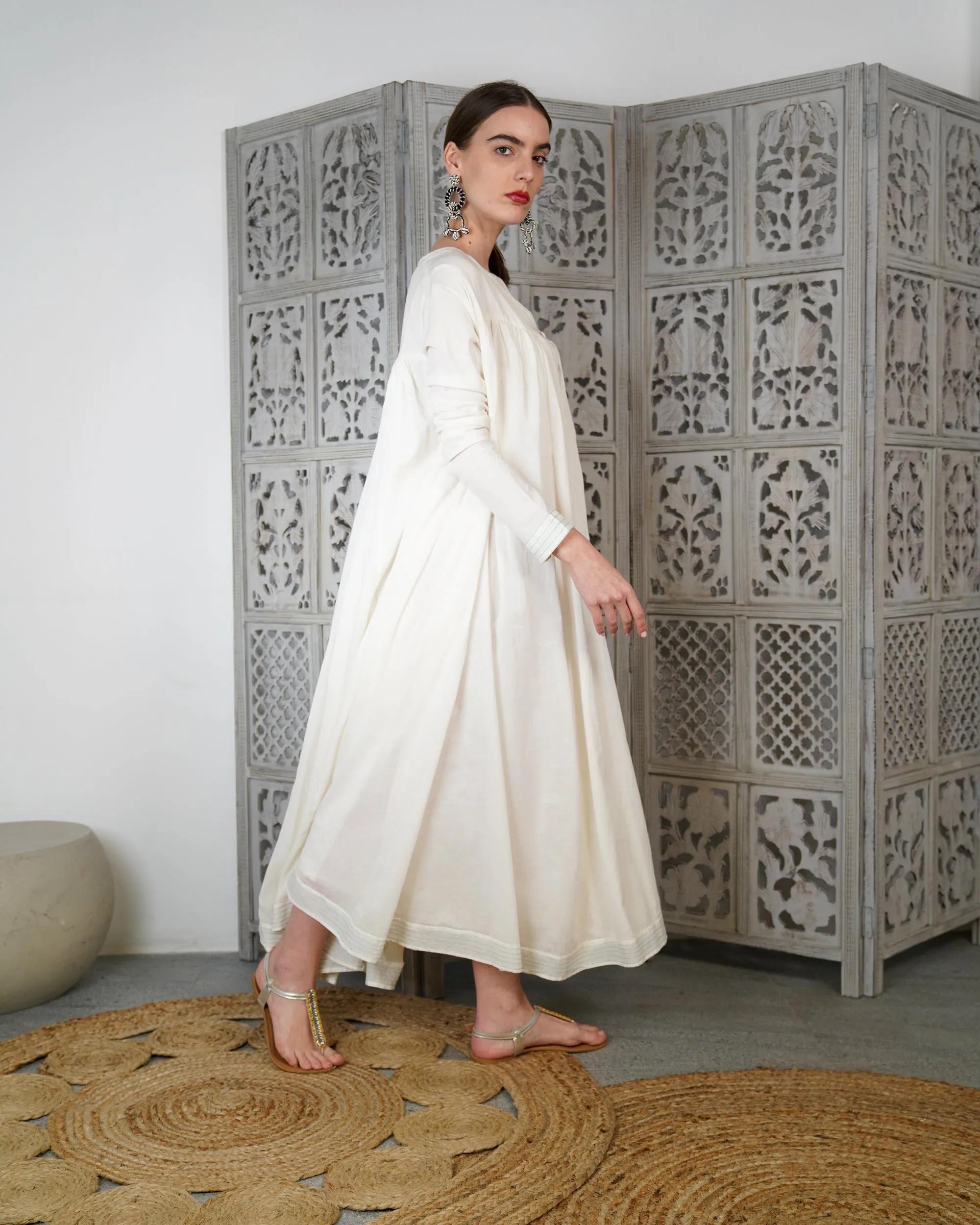 Embroidered V-Shape collar design with buttons, Klosh design with long sleeves cotton kaftan 2615 - قفطان