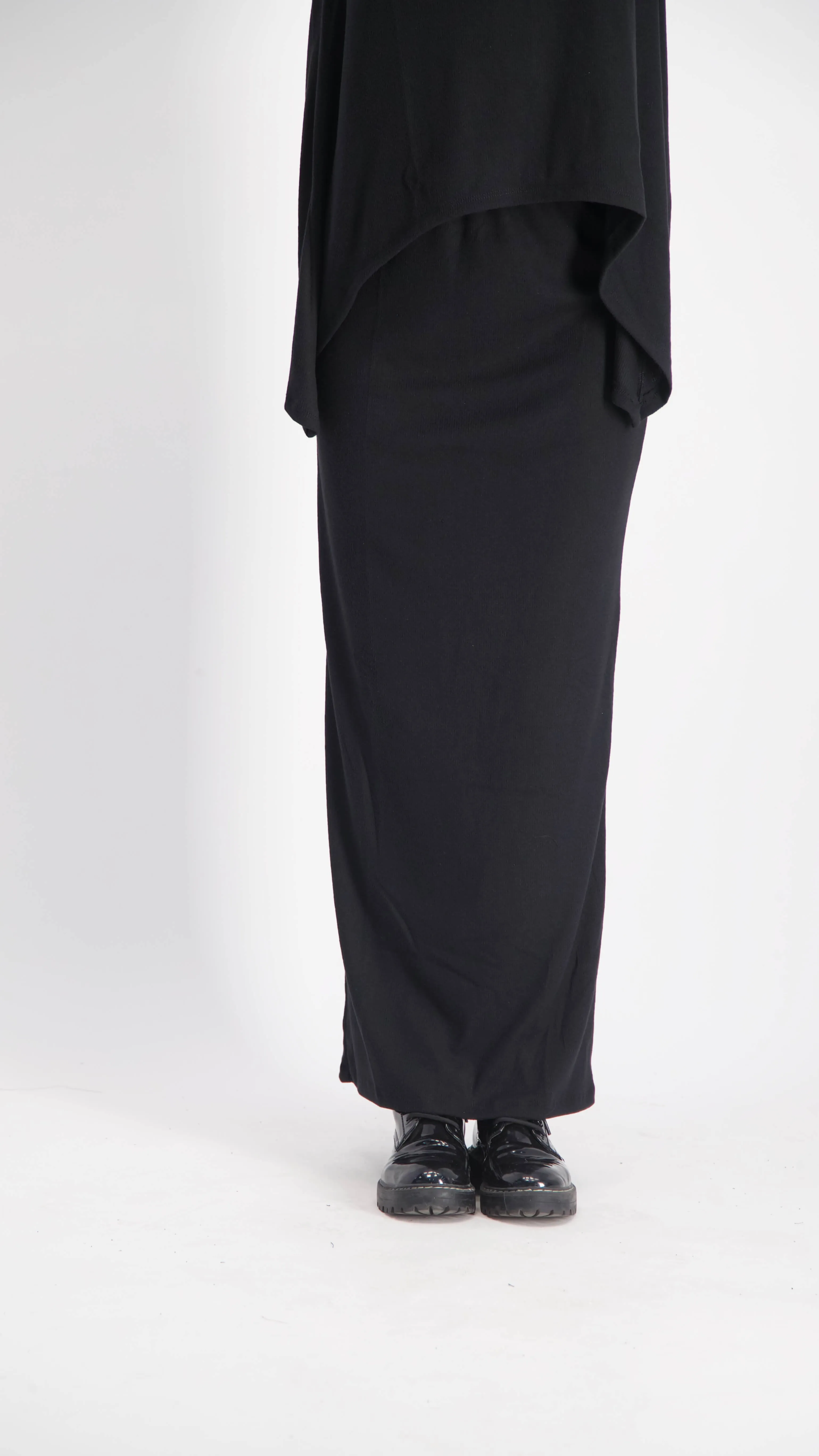 Ribbed Maxi Skirt / Black